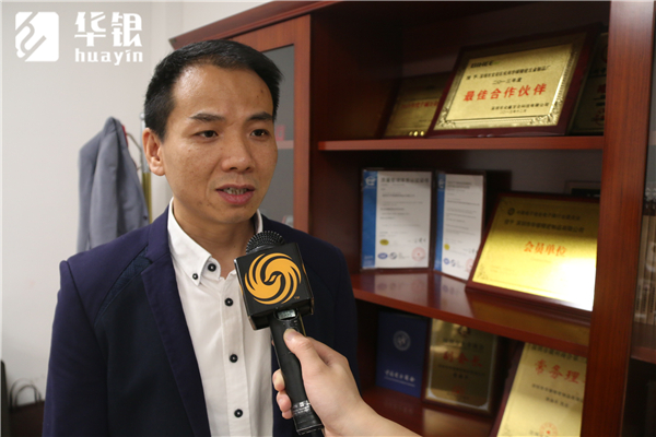 華銀壓鑄廠李總受鳳凰衛視采訪2